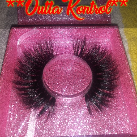 Lashes - Picture 2 of 8